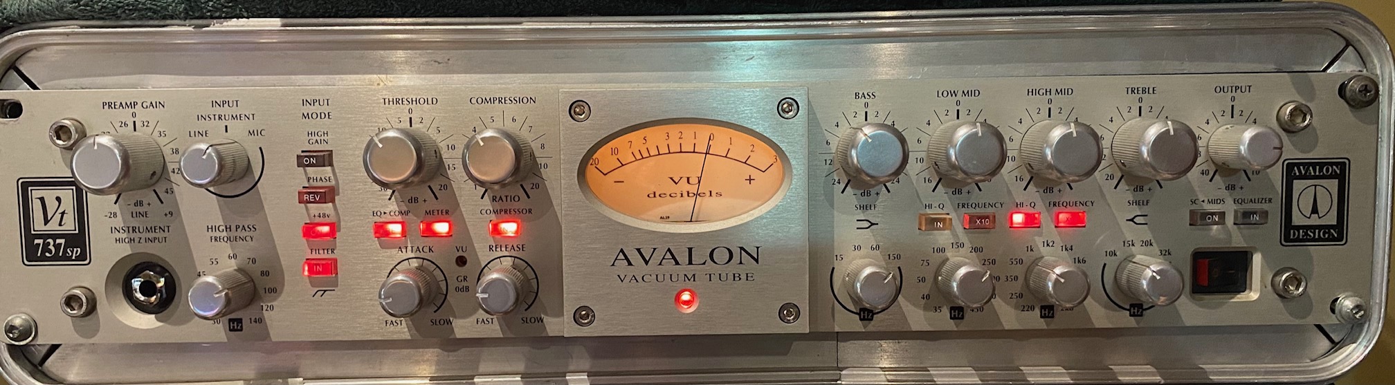 Avalon 737sp mic / instrument preamp.